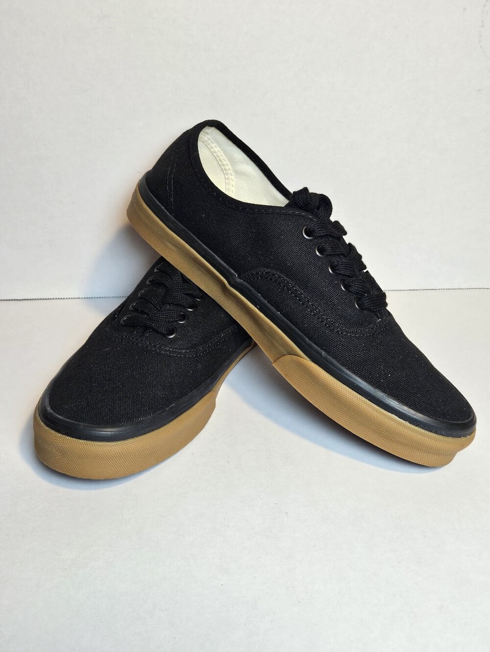 NWOB Vans Low Top Canvas Lace Up Sneakers Black/Tan Gum Rubber Sole Men’s Size 9